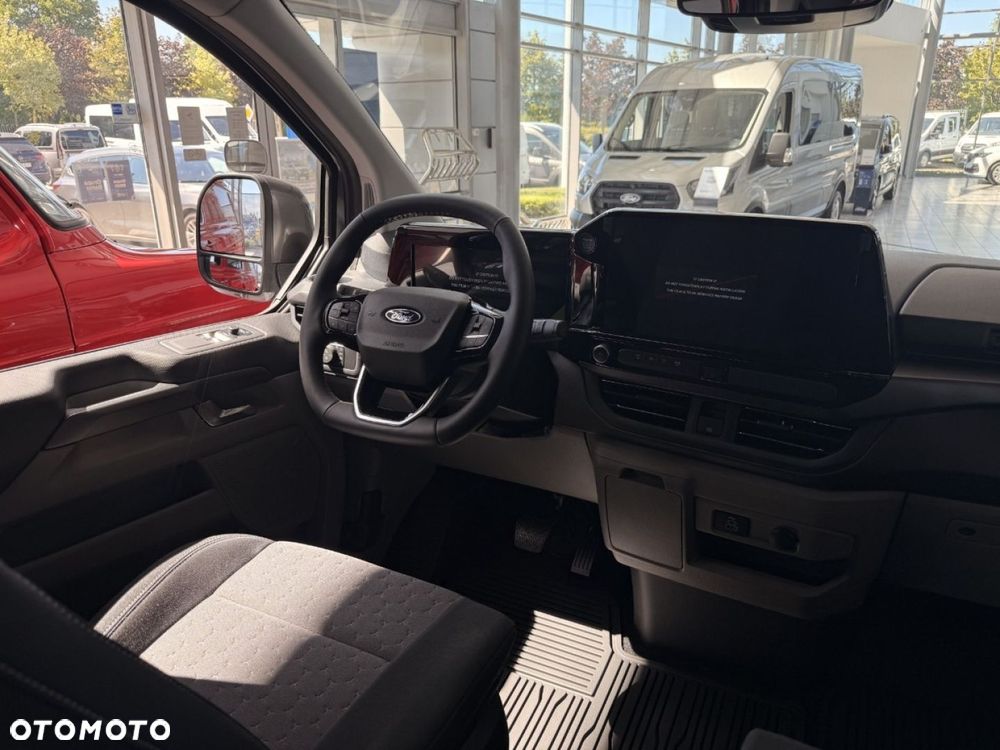 Ford Tourneo Custom - 12