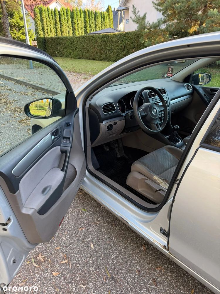 Volkswagen Golf - 6