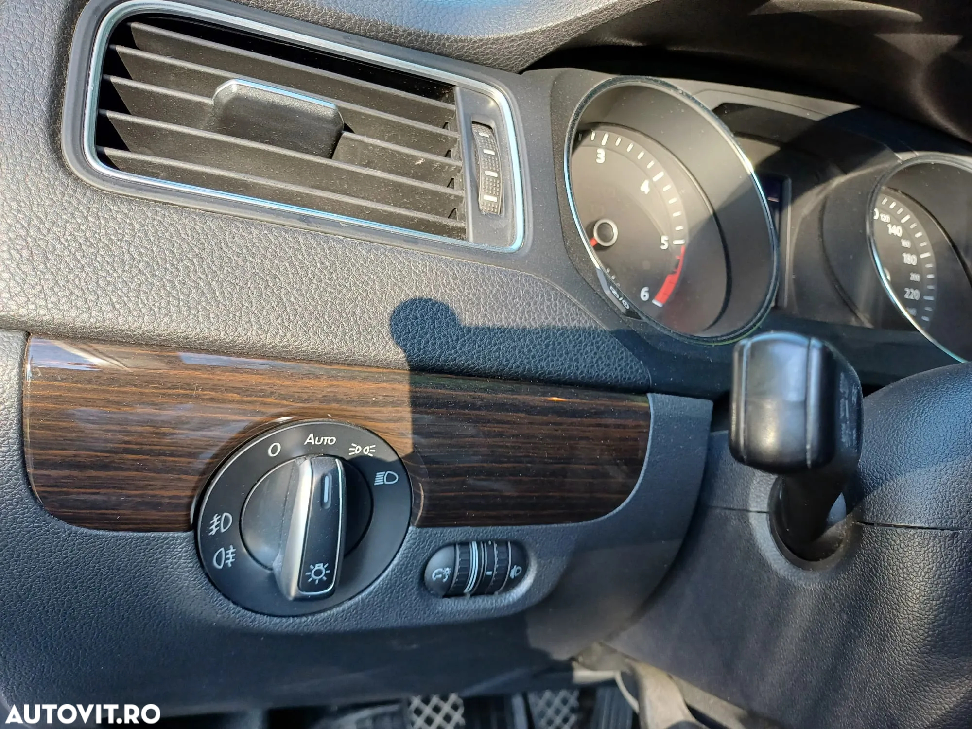 Volkswagen Jetta 2.0 TDI Comfortline - 12