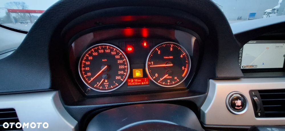 BMW Seria 3 318d Blue Performance - 13