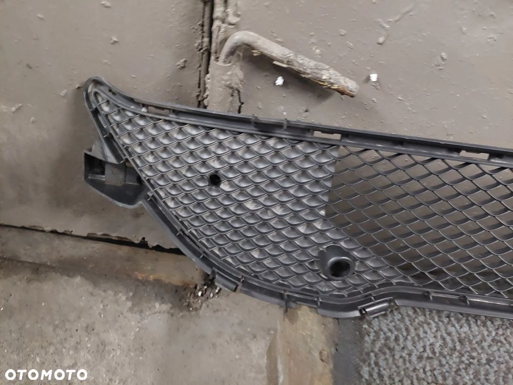 MERCEDES CLA W117 KRATKA ZDERZAKA PRZÓD ŚRODKOWA 13-17R - 4