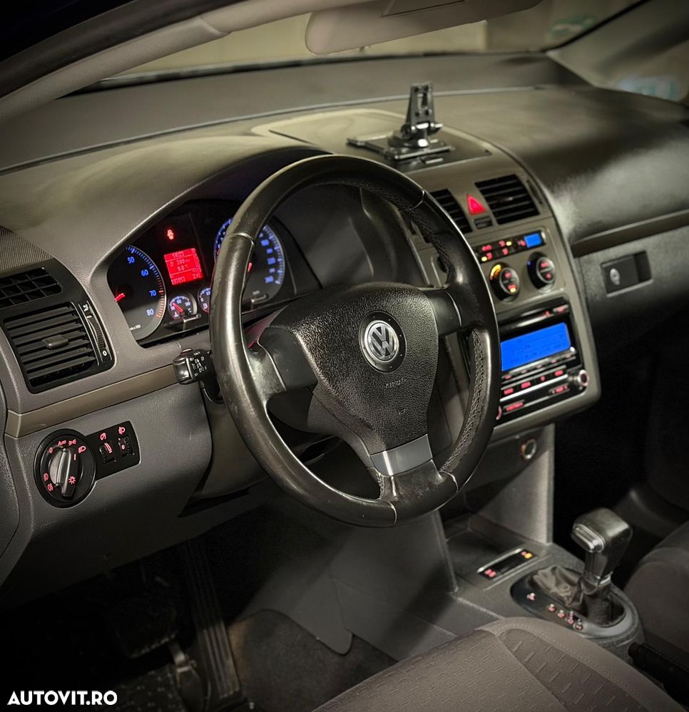 Volkswagen Touran 1.4 TSI Trendline Aut - 19