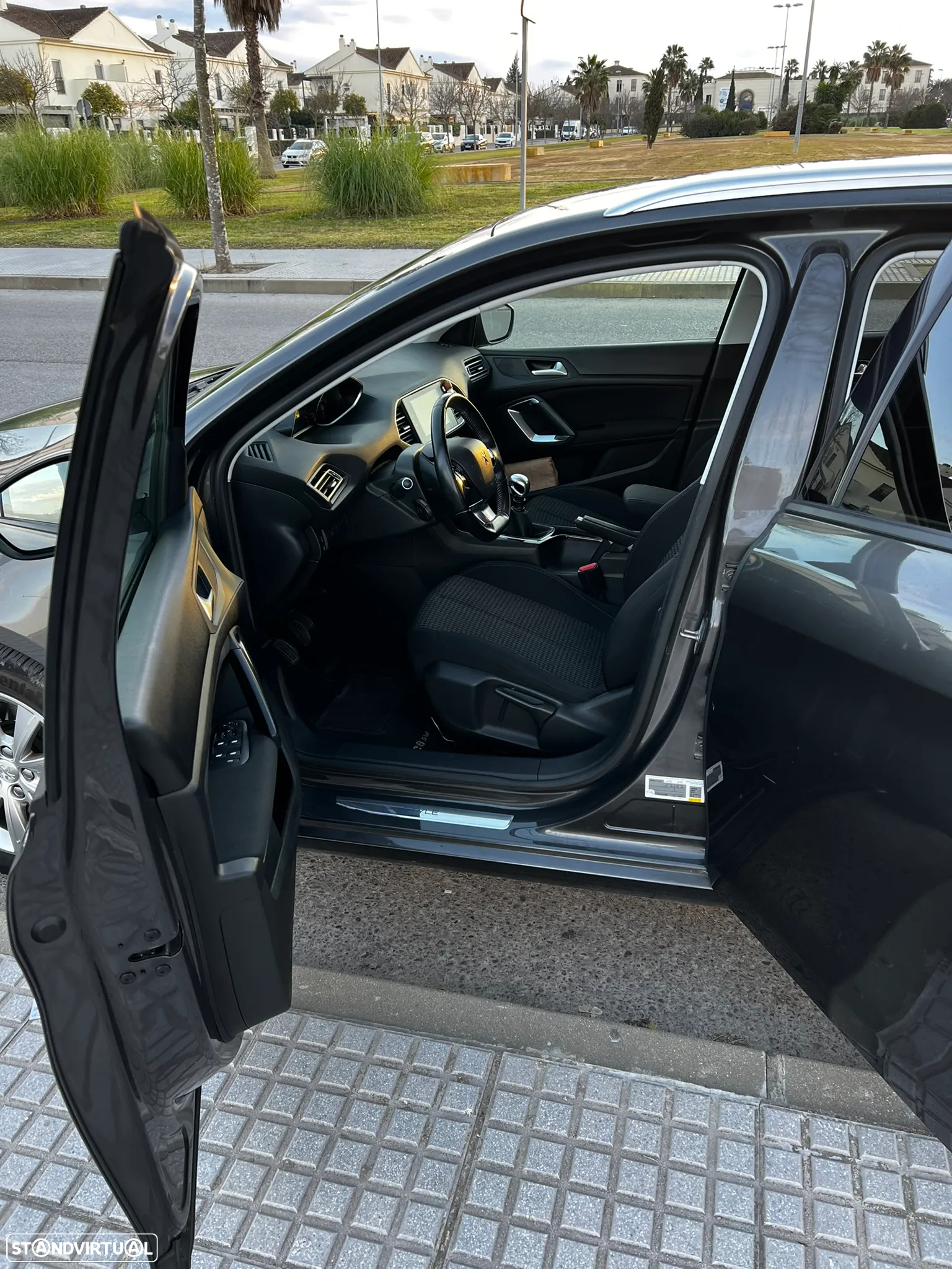 Peugeot 308 SW 1.5 BlueHDi Style - 26