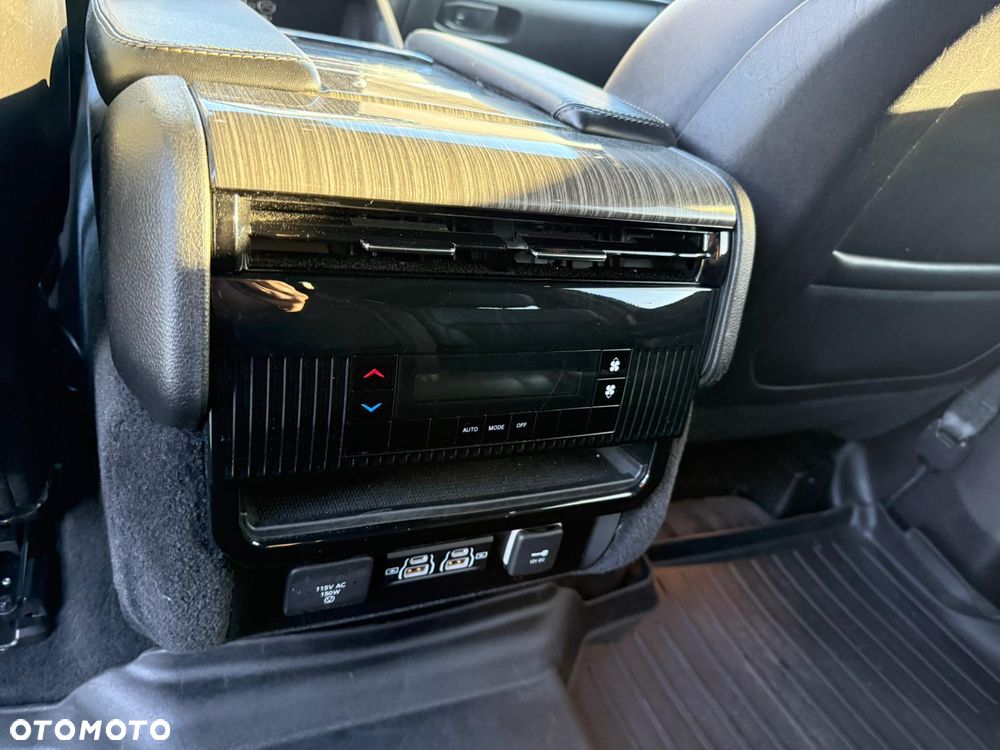 Jeep Wagoneer - 7