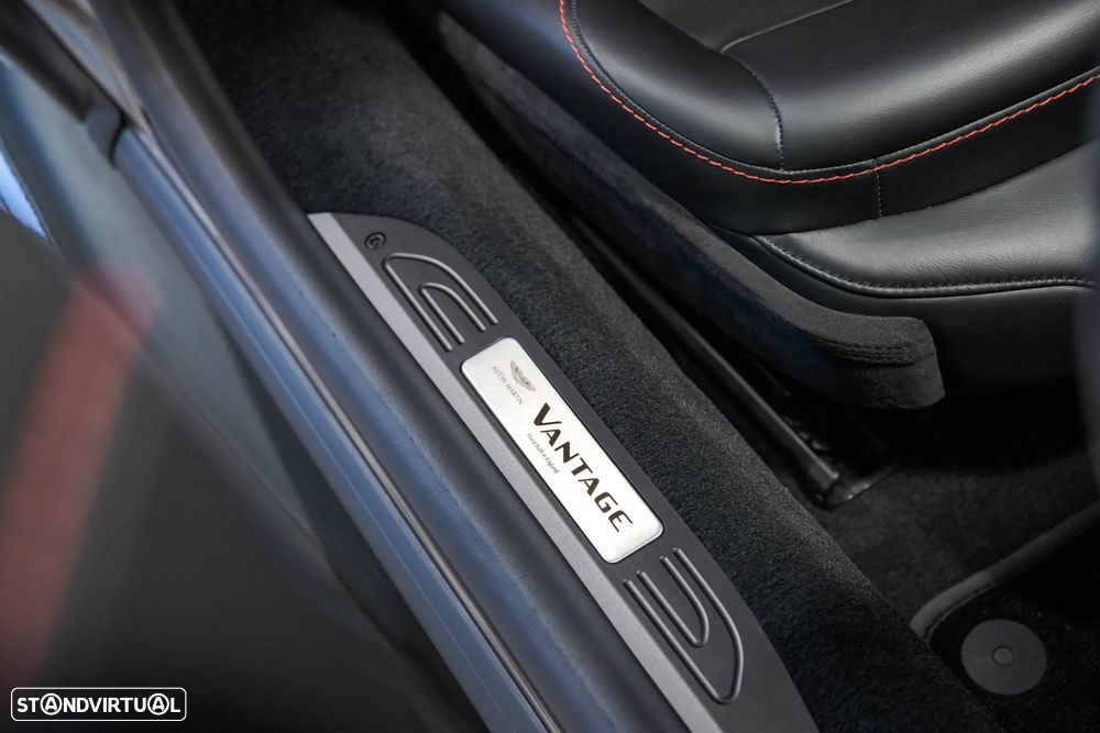 Aston Martin Vantage Coupe V8 - 34