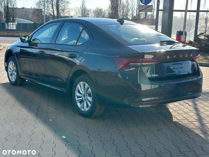 Skoda Octavia 2.0 TDI Edition 130 Essence DSG - 6