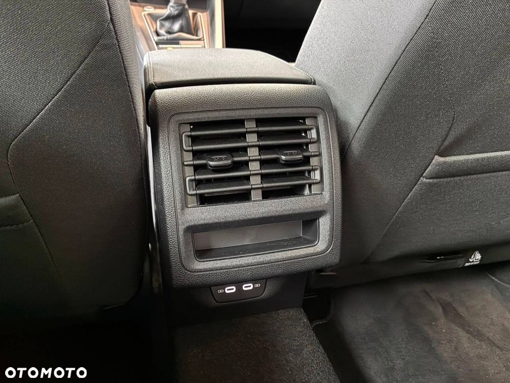 Volkswagen Golf - 24
