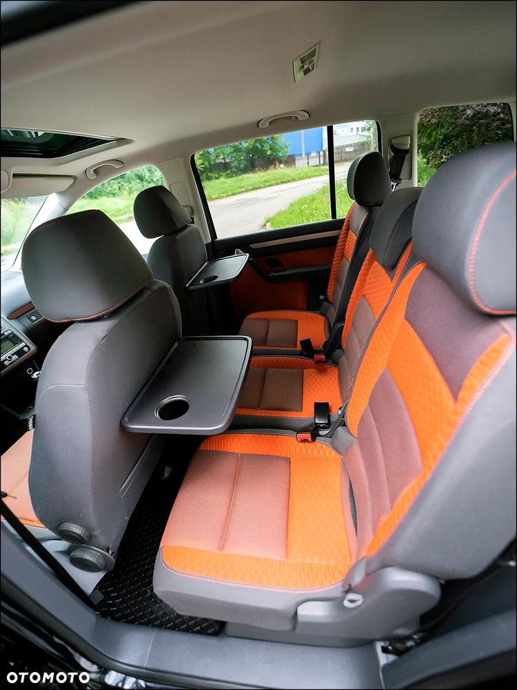 Volkswagen Touran - 8