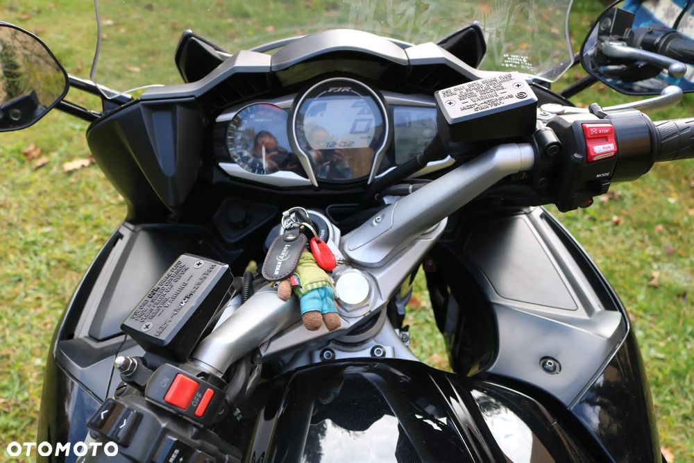 Yamaha FJR - 6