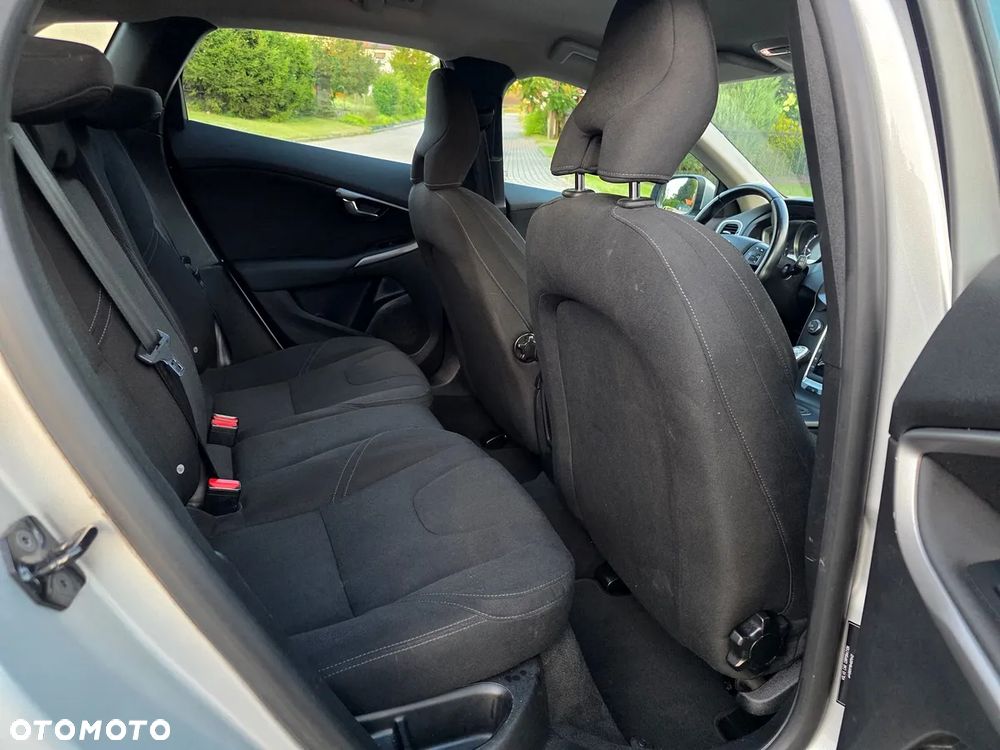 Volvo V40 D2 Momentum - 19