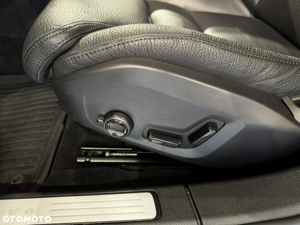 Volvo V60 Cross Country - 19
