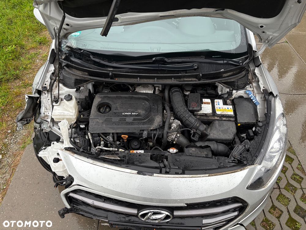 Hyundai i30 blue 1.6 CRDi Passion - 11