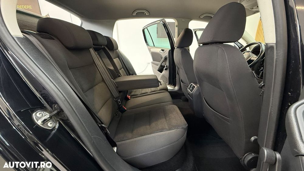 Volkswagen Golf - 8