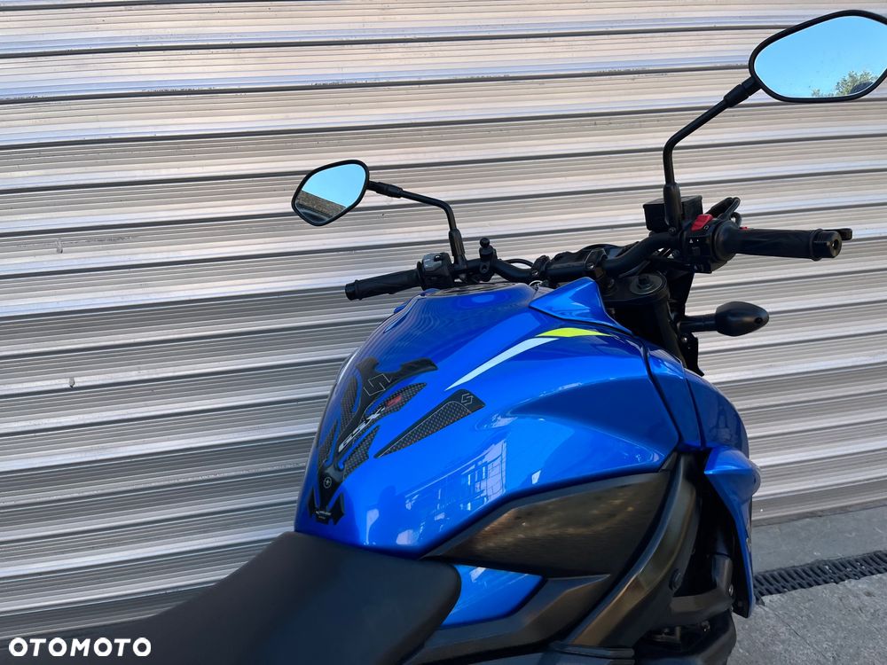 Suzuki GSX - 13