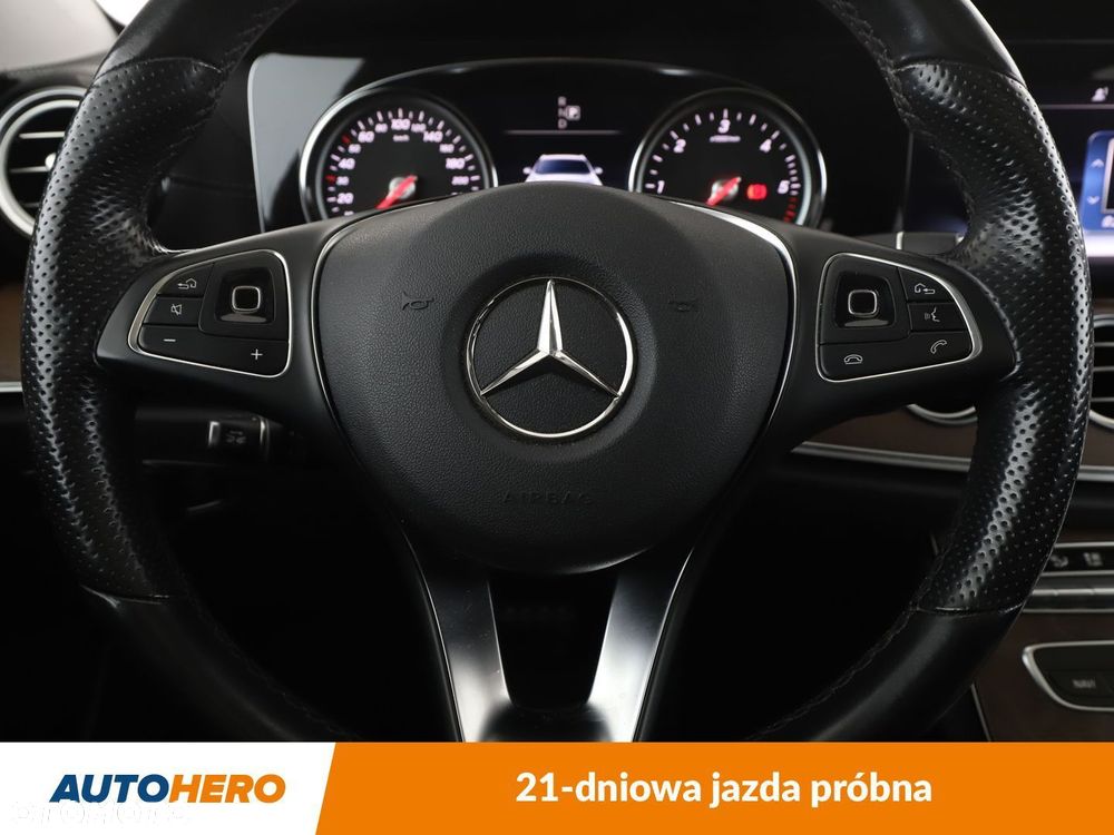Mercedes-Benz Klasa E 220 d 4-Matic 9G-TRONIC - 19