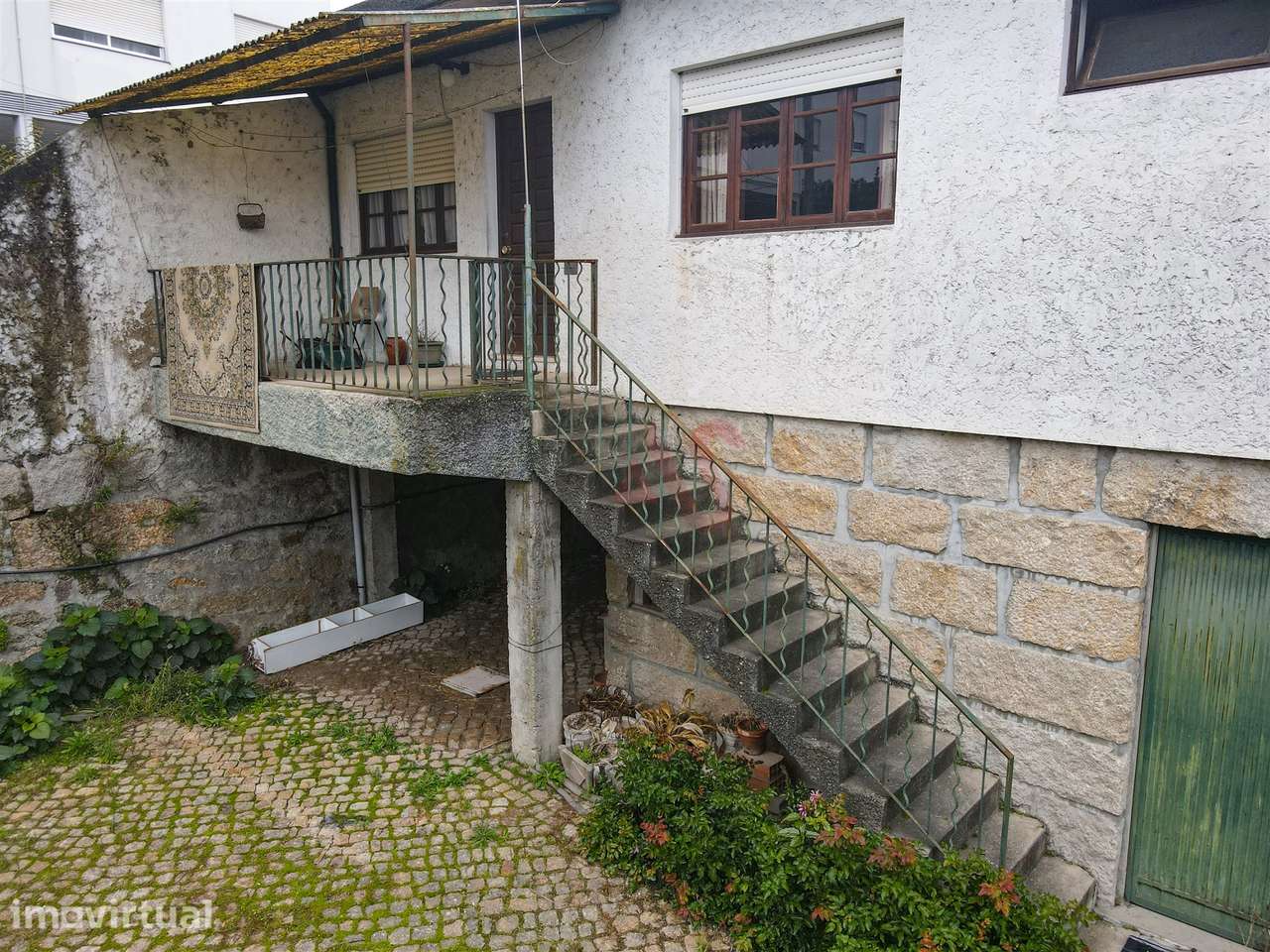 Moradia de dois andares com 1.200 m², junto aos Bombeiros em Marco de - Grande imagem: 2/30