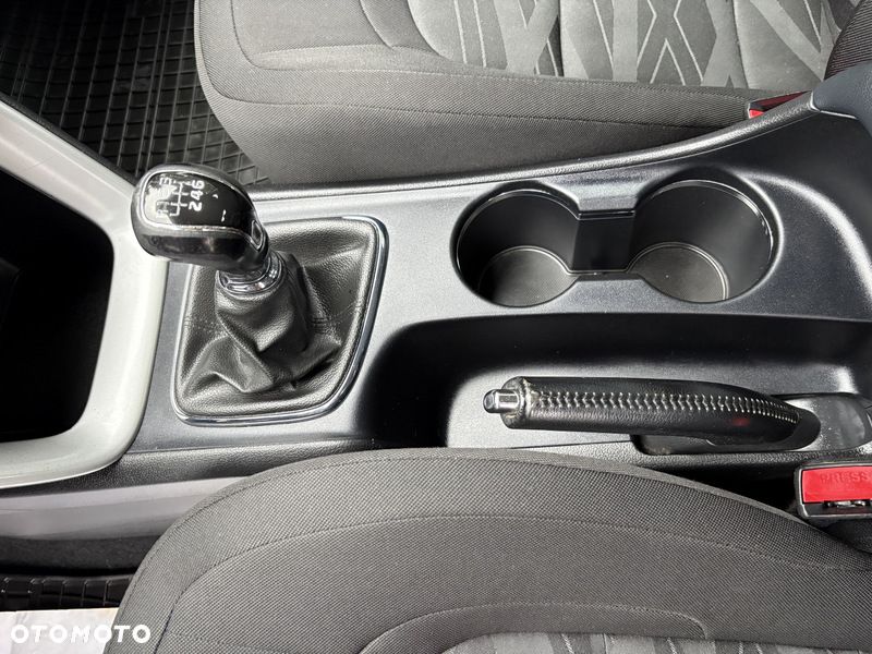 Kia Ceed 1.6 GDI Dream Team Edition - 23