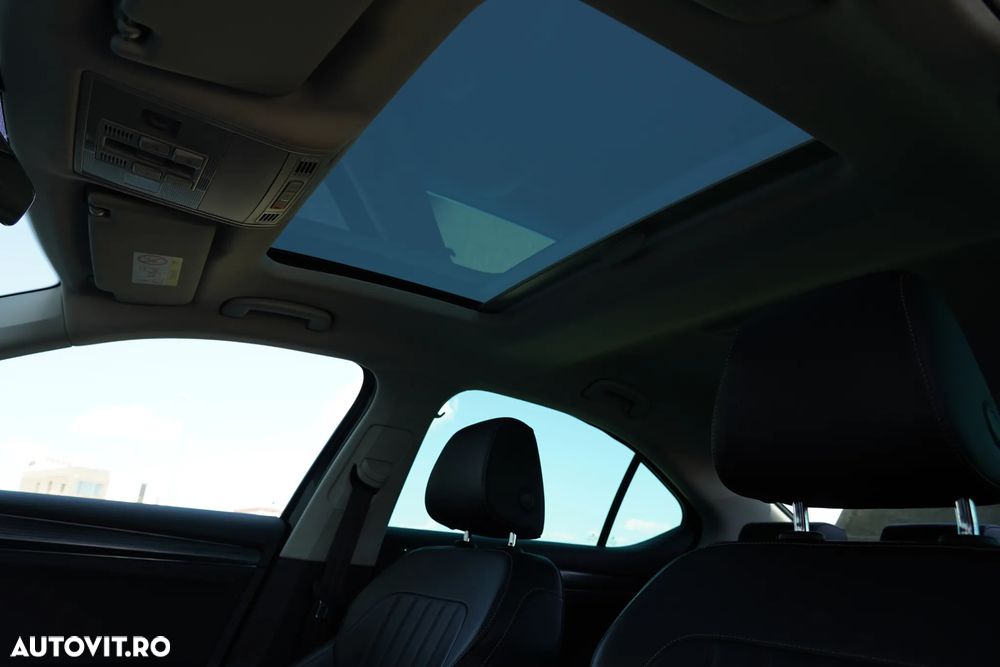 Skoda Superb 2.0 TDI DSG Premium Edition - 9