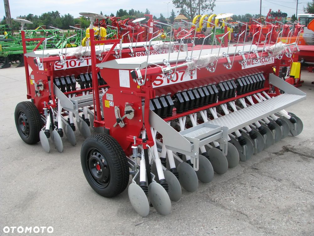 Meprozet Siewnik zbożowy talerzowy S107T, stopkowy S107, S107/1 poplonów S109 MEPROZET, Siewnik zbożowy 2-talerzowy i stopkowy SR25, SR27, SR30, SRT27 Euro-Masz, siewnik nabudowany - agregat uprawowy SNT30, siewnik poplonów Akpil, Siewnik kukurydzy Meprozet - 10