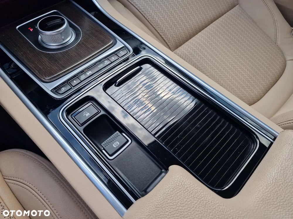 Jaguar XF E-Performance Portfolio - 24