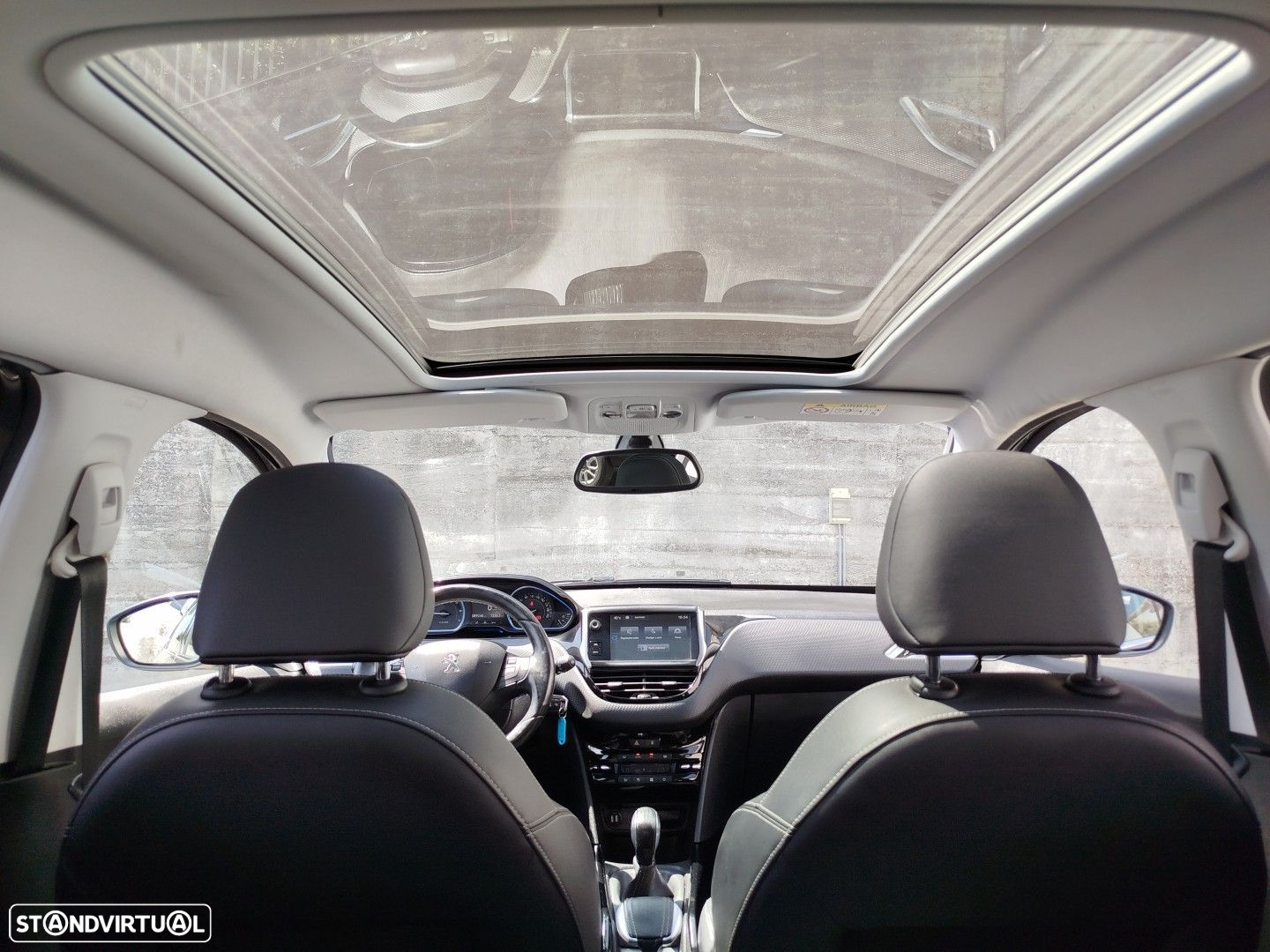 Peugeot 2008 1.2 PureTech Allure - 4