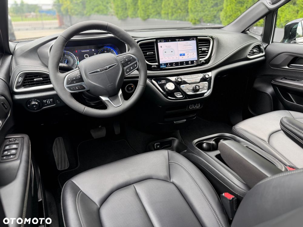 Chrysler Pacifica - 34