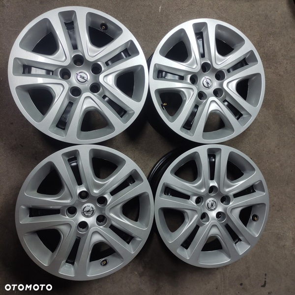 Felgi Stalowe Strukturalne Opel Astra  6,5Jx16" 5x105 et41