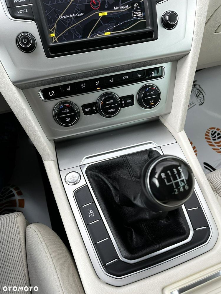 Volkswagen Passat Variant - 25