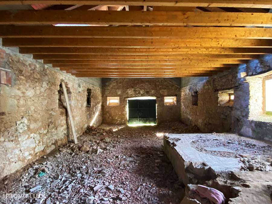 Adega e anexos para recuperar, com logradouro, a 10 min de C da Rainha - Grande imagem: 5/16