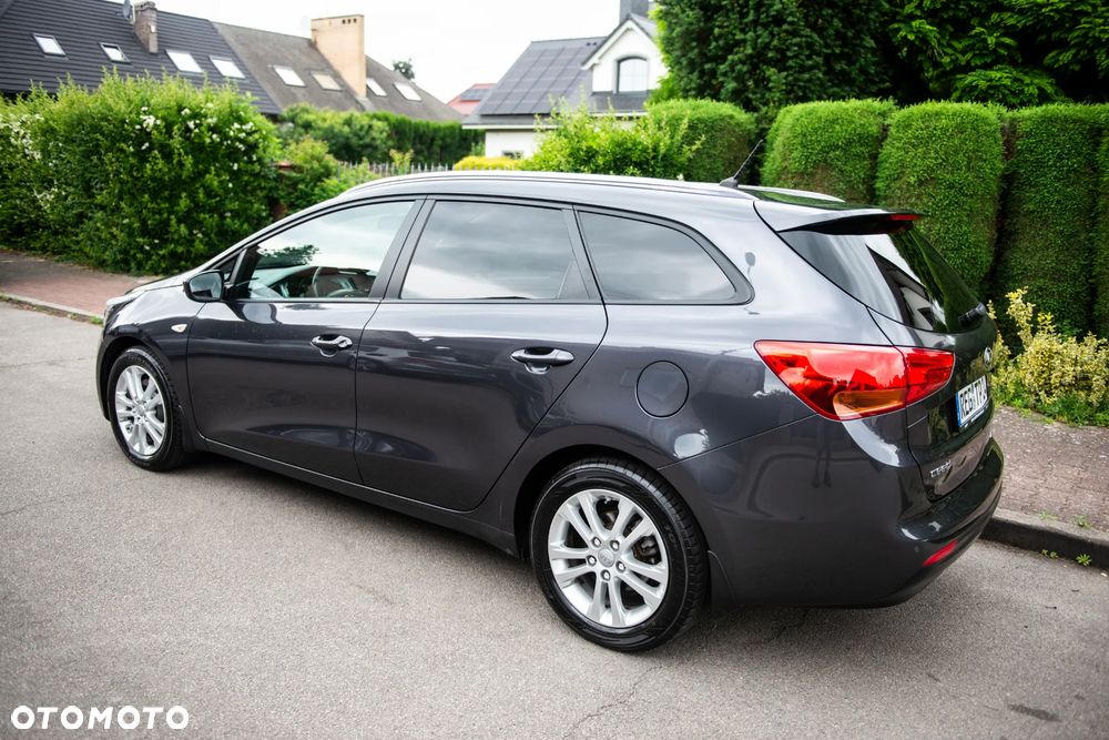 Kia Ceed 1.6 GDI ISG Vision - 12