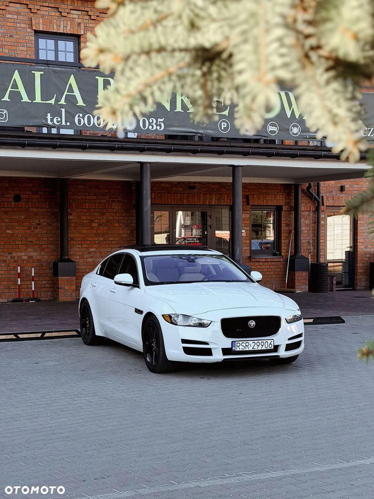 Jaguar XE 25t AWD Prestige - 3