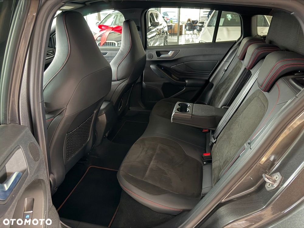 Ford Focus 2.3 EcoBoost ST X - 36