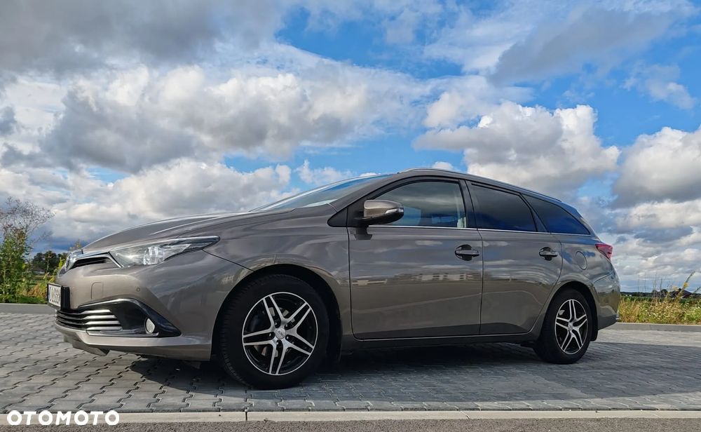 Toyota Auris 1.6 Premium - 5