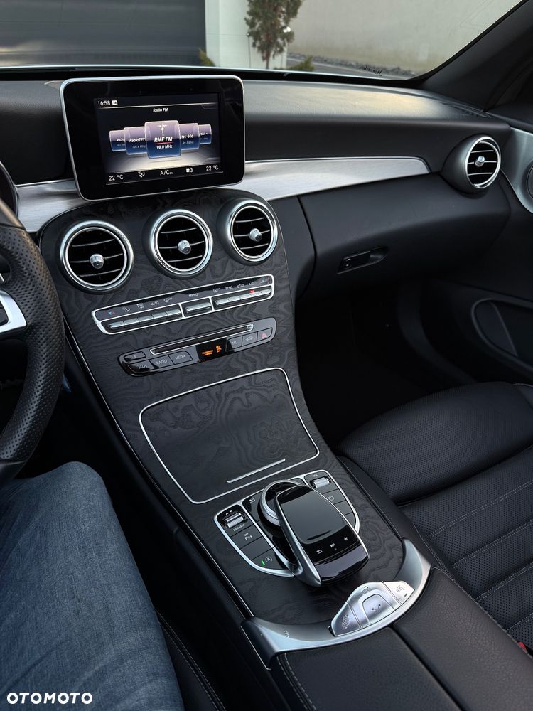 Mercedes-Benz Klasa C 200 9G-TRONIC AMG Line - 23