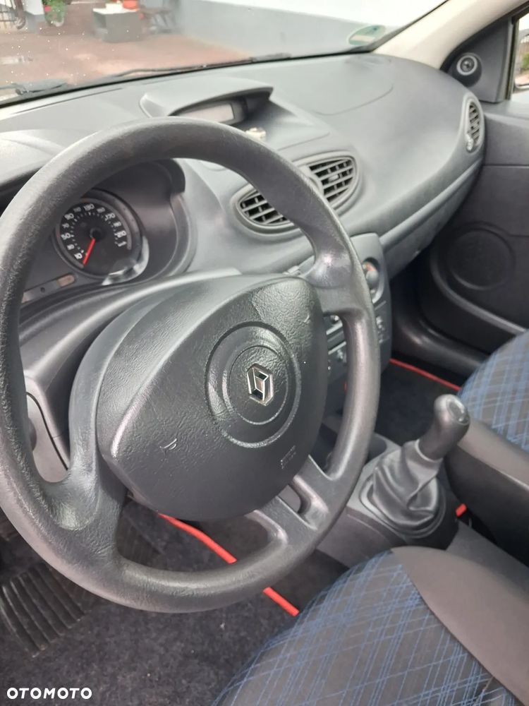Renault Clio - 9
