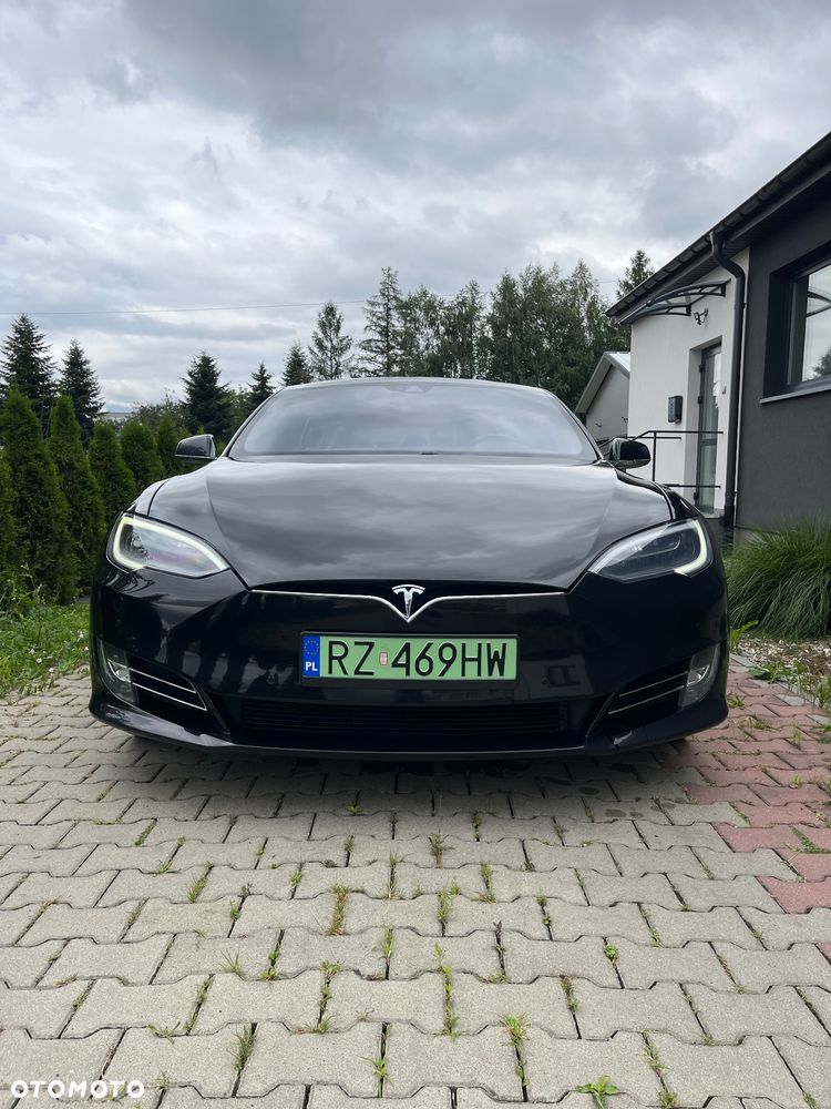 Tesla Model S - 8