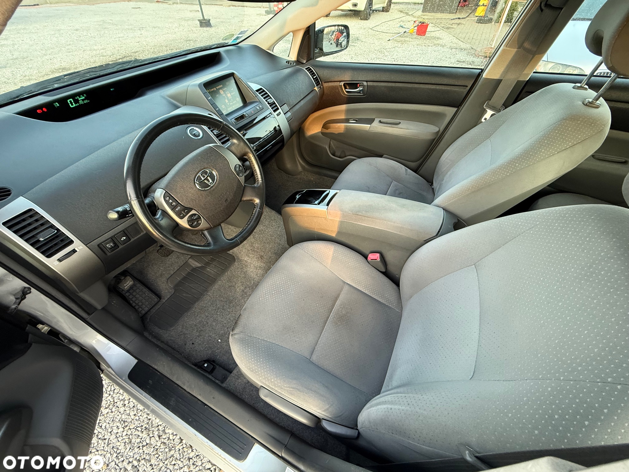 Toyota Prius (Hybrid) - 11