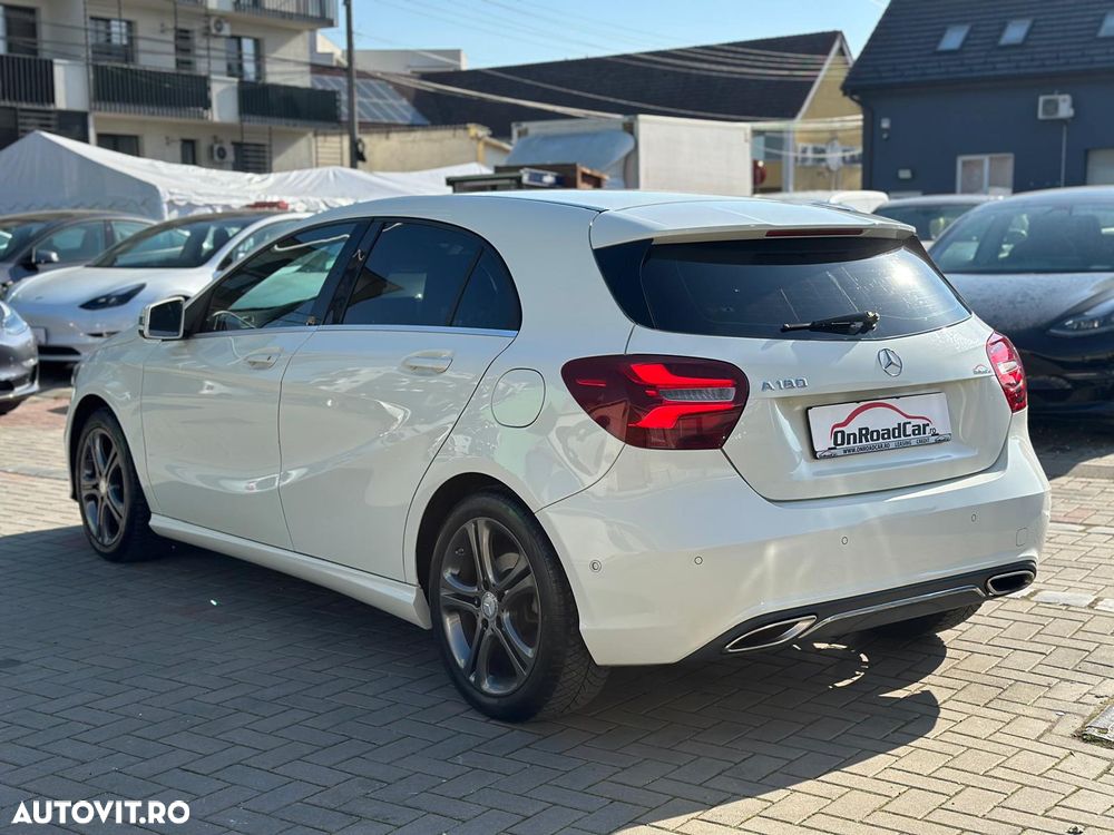 Mercedes-Benz A 180 7G-DCT Urban - 4