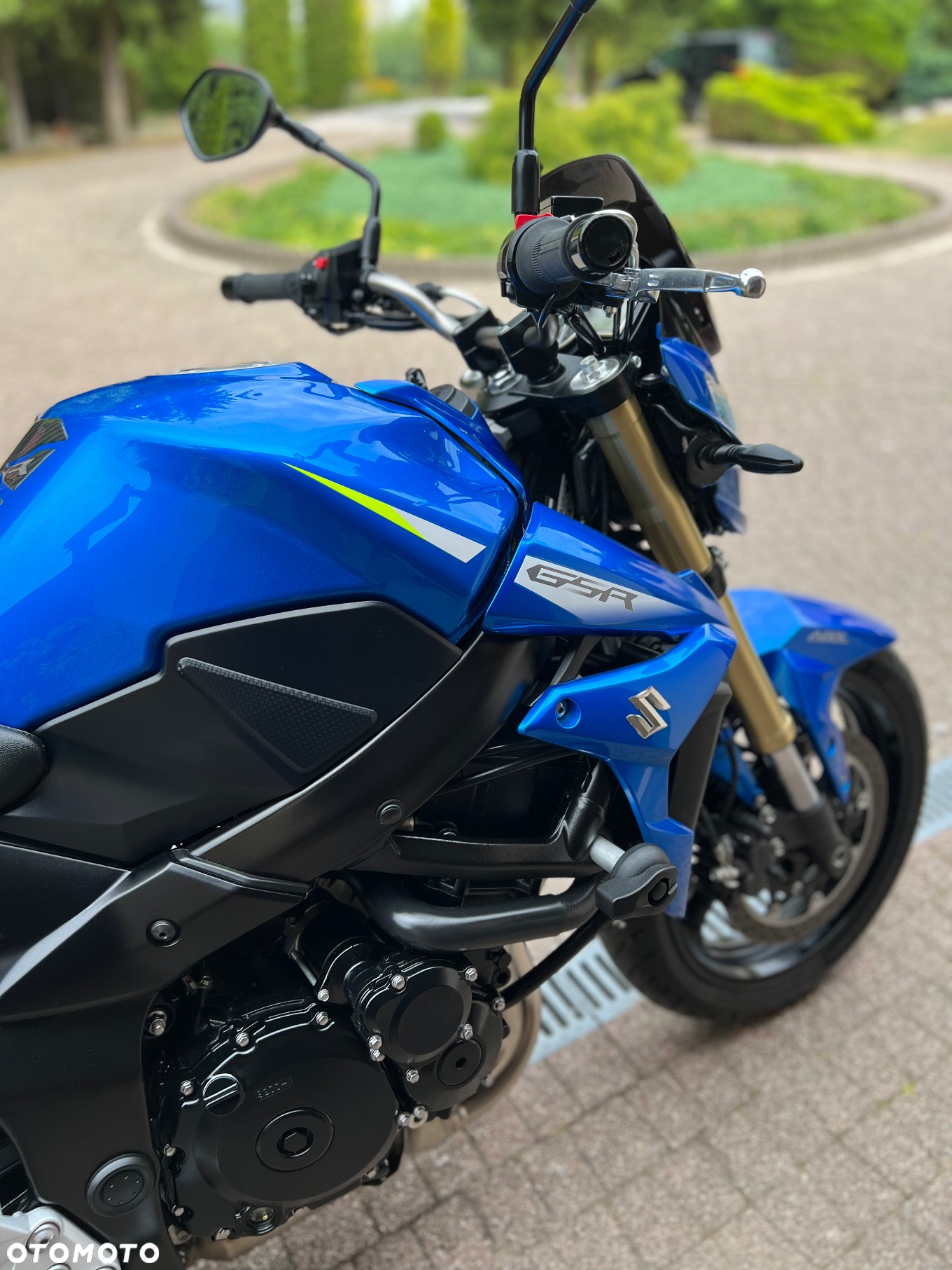 Suzuki GSR - 28