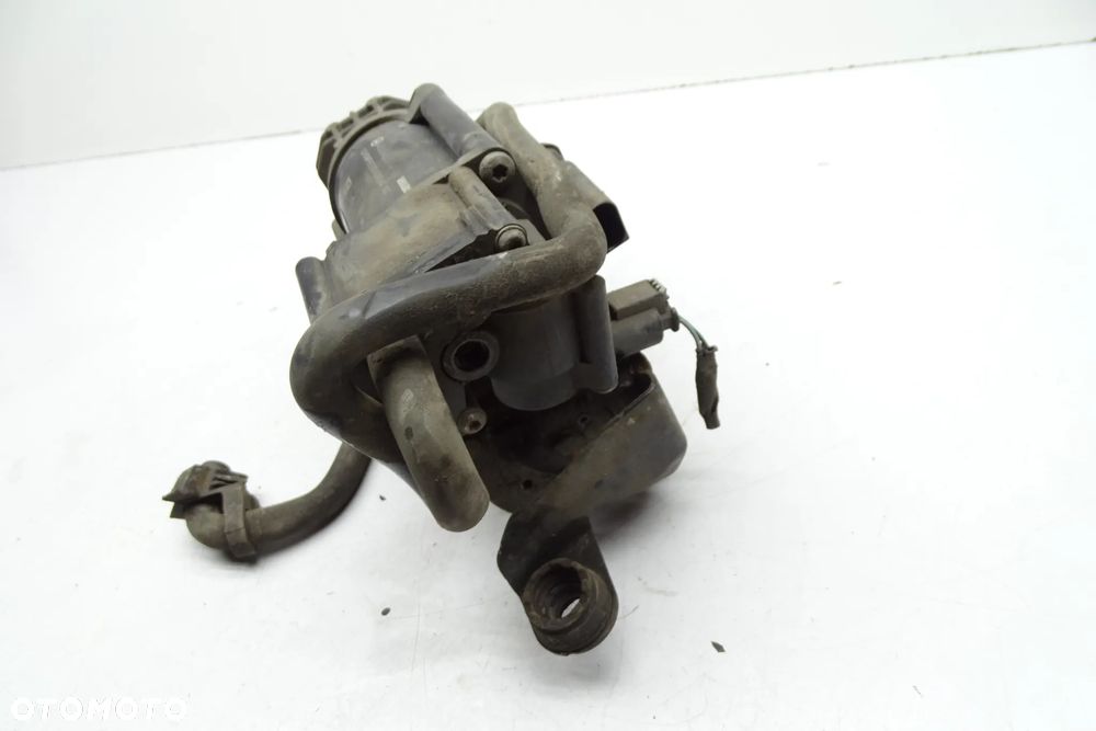 Mercedes C Klasa W205 Kompresor zawieszenia A2053200104 - 4