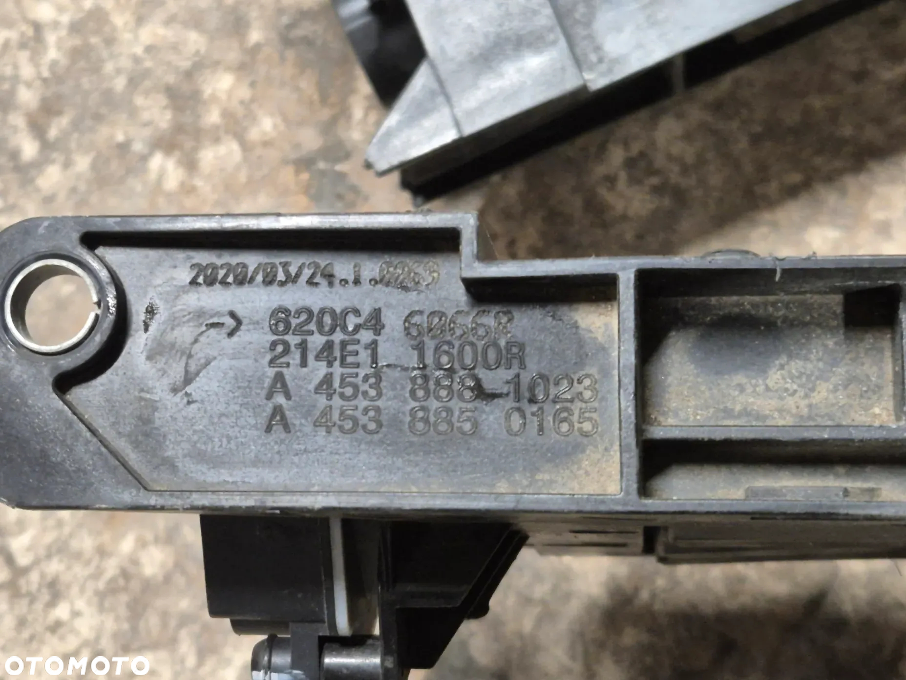 Żaluzja kierownica powietrza Renault Twingo III A24041153212 620C46066R 214E11600R 620C42798R - 4