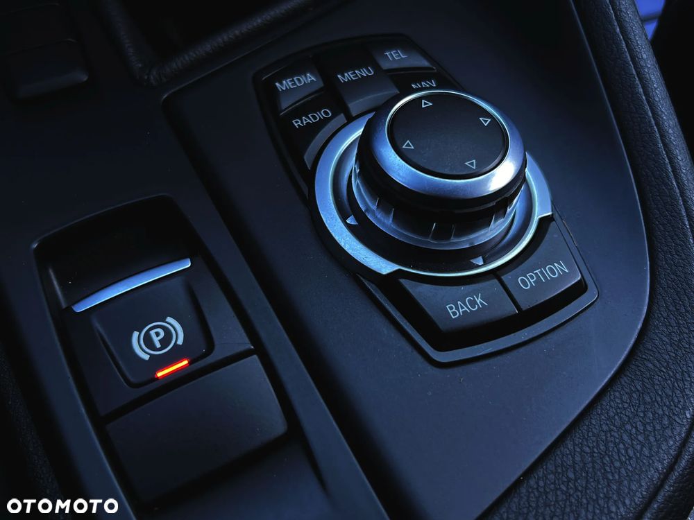 BMW X1 sDrive18d xLine - 33