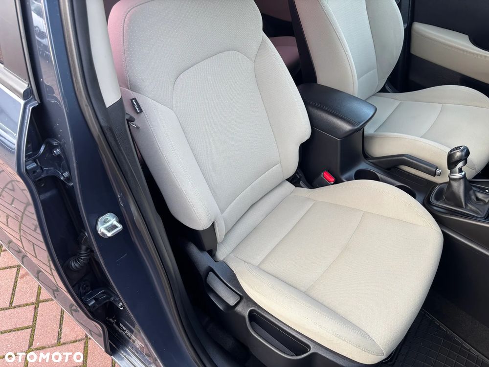 Kia Carens 1.6 GDI Dream Team Edition - 13