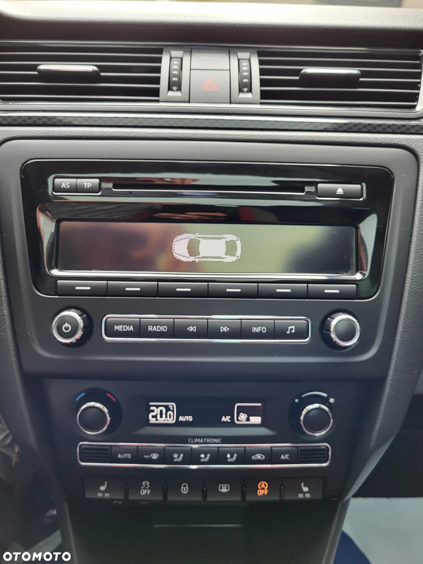 Skoda RAPID Spaceback 1.2 TSI Monte Carlo - 32