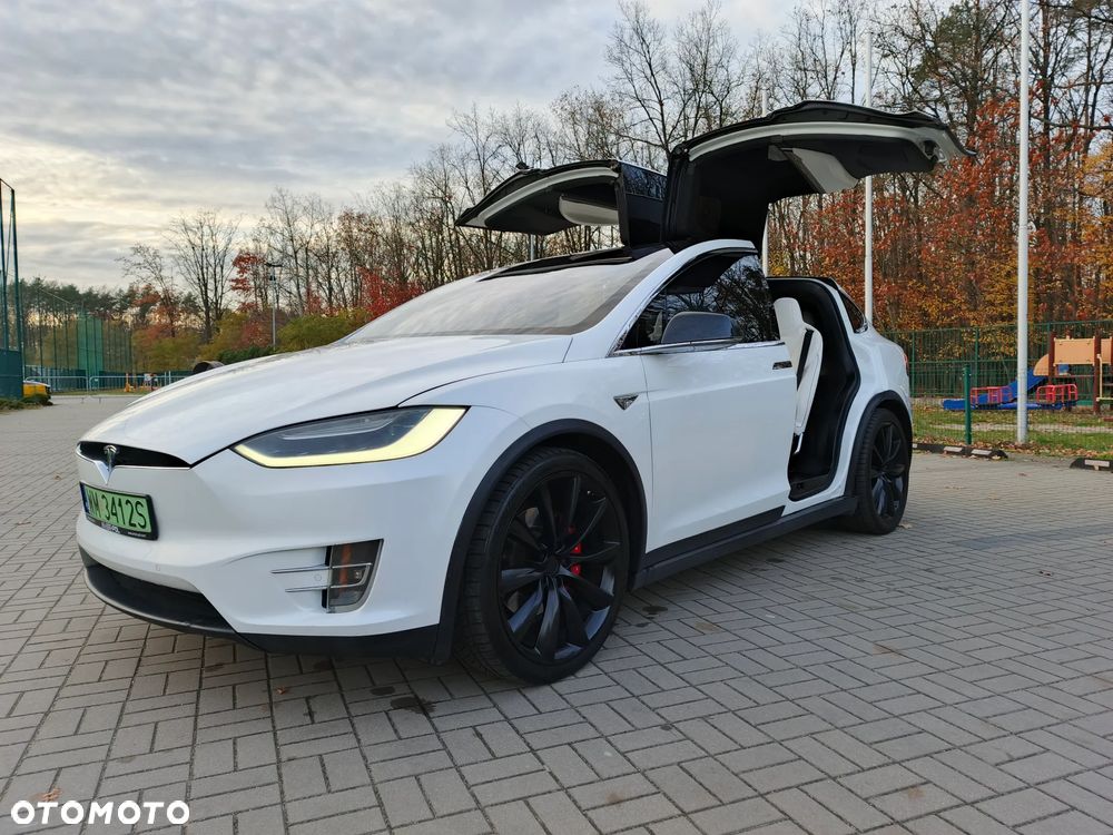 Tesla Model X - 13