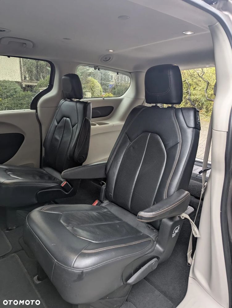 Chrysler Pacifica - 6