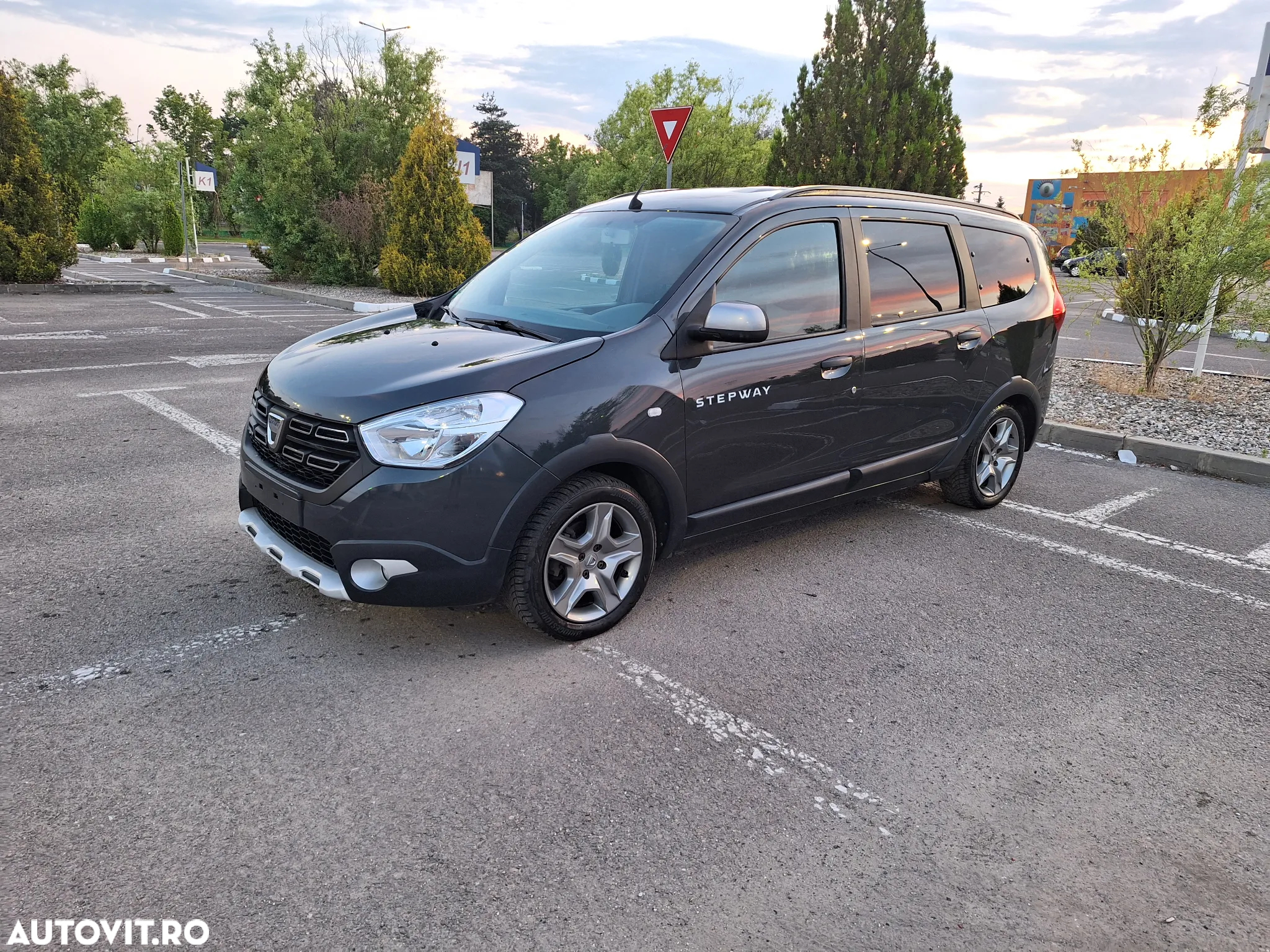 Dacia Lodgy dCi 110 Stepway - 12