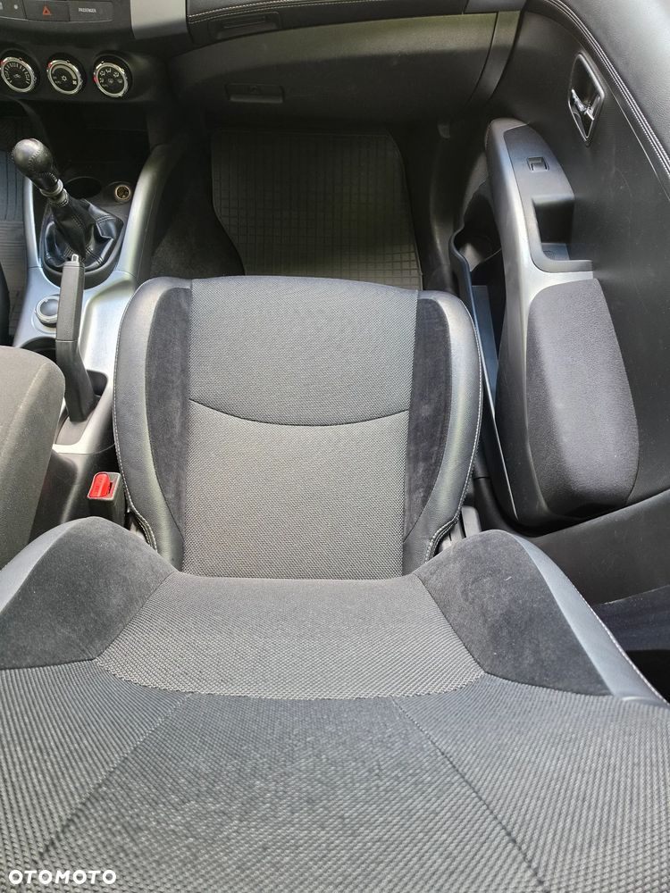 Mitsubishi Outlander 2.0 DI-D 4WD Intense - 9