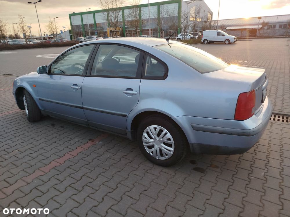 Volkswagen Passat 1.8 - 6