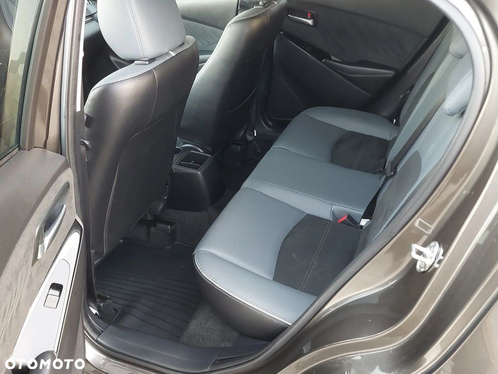 Mazda 2 - 15